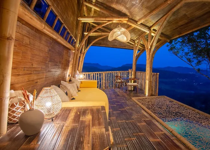 Cliffside Bamboo Treehouse With Heated Pool And View Bungbungan