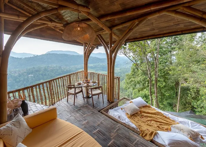Cliffside Bamboo Treehouse With Heated Pool And View Bungbungan